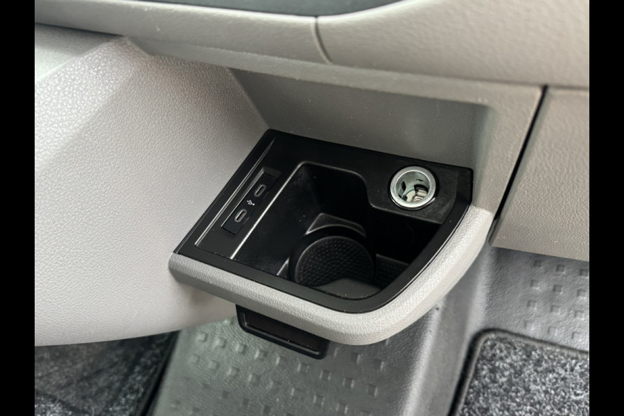 Volkswagen Transporter 2.0 TDI L2H1 30 DC Highline Automaat Trekhaak Navigatie Carplay Cruise Pdc