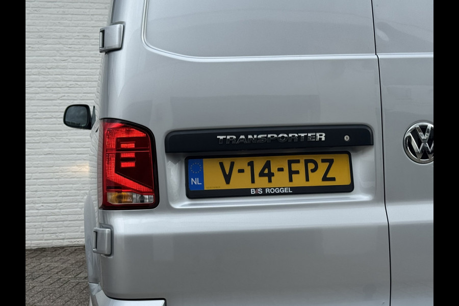Volkswagen Transporter 2.0 TDI L2H1 30 DC Highline Automaat Trekhaak Navigatie Carplay Cruise Pdc
