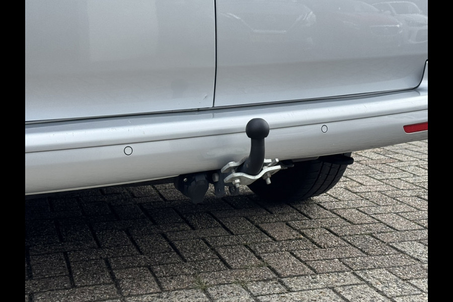 Volkswagen Transporter 2.0 TDI L2H1 30 DC Highline Automaat Trekhaak Navigatie Carplay Cruise Pdc