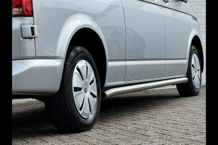 Volkswagen Transporter 2.0 TDI L2H1 30 DC Highline Automaat Trekhaak Navigatie Carplay Cruise Pdc