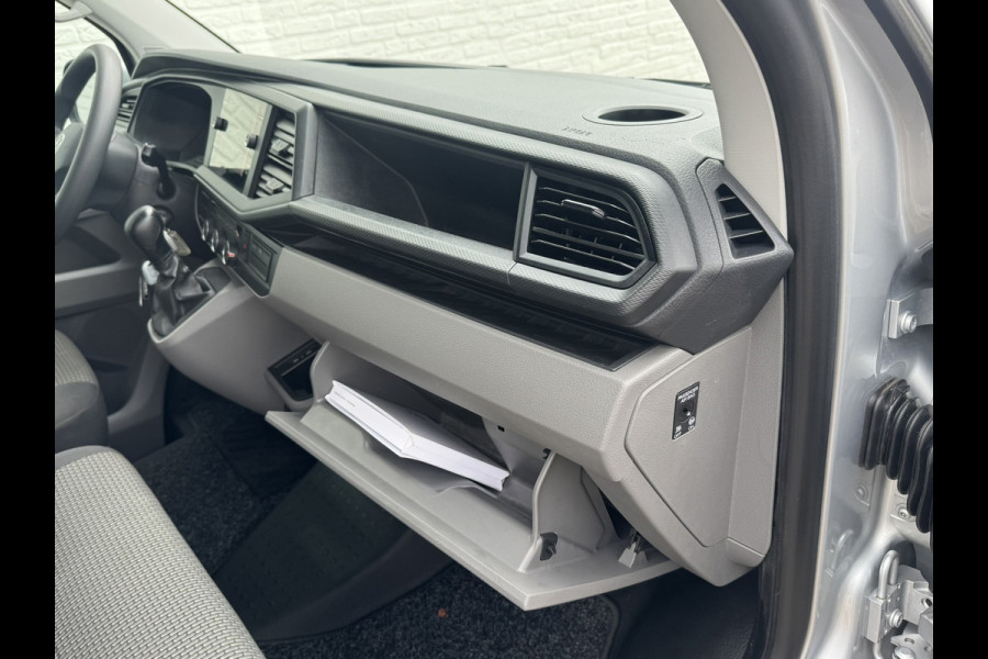 Volkswagen Transporter 2.0 TDI L2H1 30 DC Highline Automaat Trekhaak Navigatie Carplay Cruise Pdc