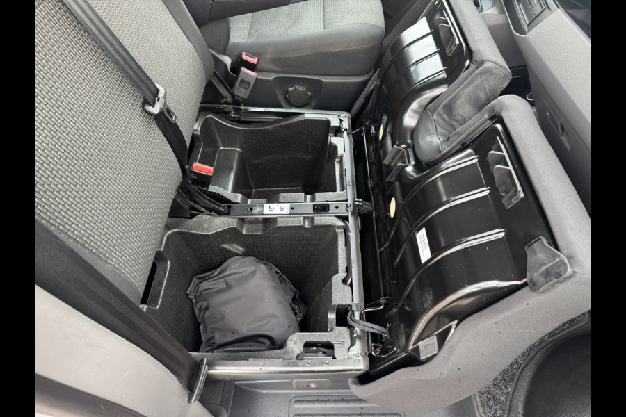 Volkswagen Transporter 2.0 TDI L2H1 30 DC Highline Automaat Trekhaak Navigatie Carplay Cruise Pdc