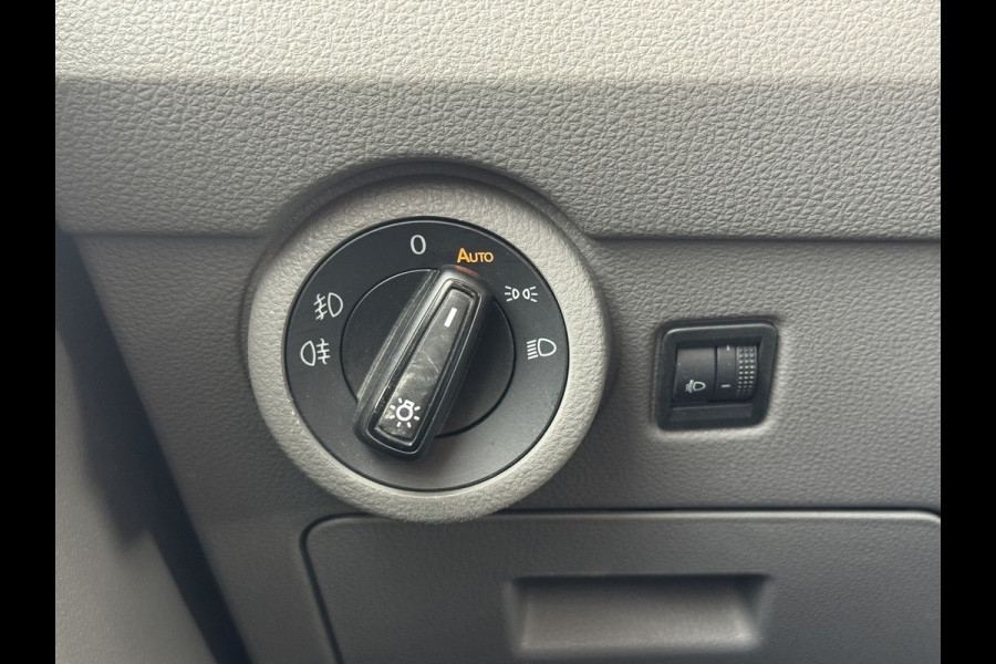 Volkswagen Transporter 2.0 TDI L2H1 30 DC Highline Automaat Trekhaak Navigatie Carplay Cruise Pdc