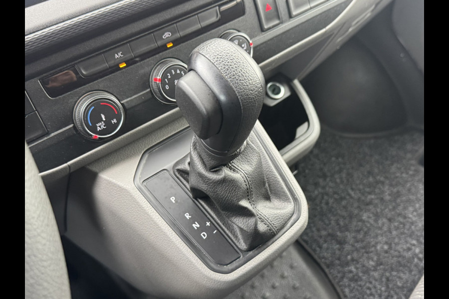 Volkswagen Transporter 2.0 TDI L2H1 30 DC Highline Automaat Trekhaak Navigatie Carplay Cruise Pdc