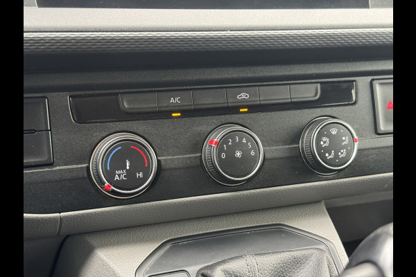 Volkswagen Transporter 2.0 TDI L2H1 30 DC Highline Automaat Trekhaak Navigatie Carplay Cruise Pdc