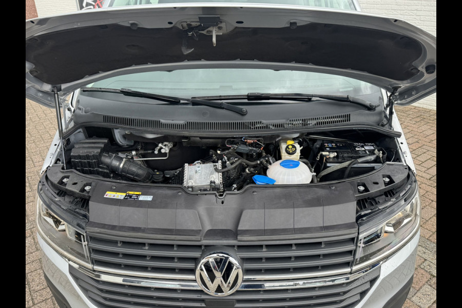 Volkswagen Transporter 2.0 TDI L2H1 30 DC Highline Automaat Trekhaak Navigatie Carplay Cruise Pdc