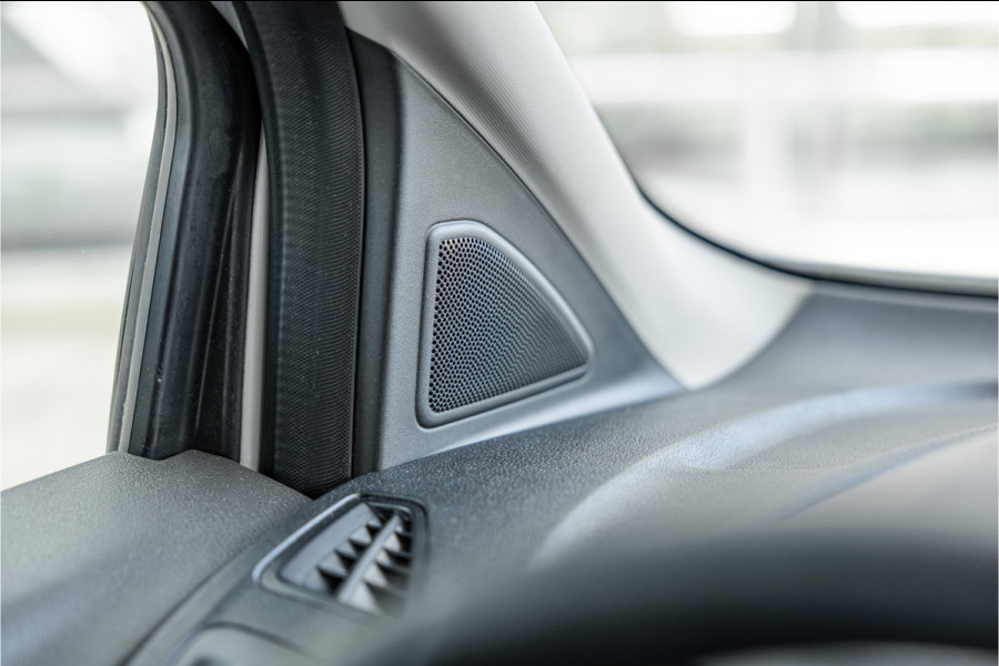 Ford Transit Connect 1.5 EcoBlue L2 | CarPlay | Camera | Cruise control | Navigatie | Stoelverwarming | Lane assist | DAB | Euro 6 | Nieuwe APK | Dealer onderhouden