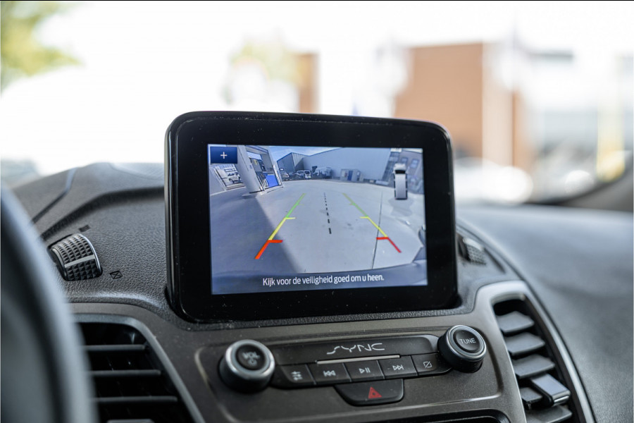 Ford Transit Connect 1.5 EcoBlue L2 | CarPlay | Camera | Cruise control | Navigatie | Stoelverwarming | Lane assist | DAB | Euro 6 | Nieuwe APK | Dealer onderhouden