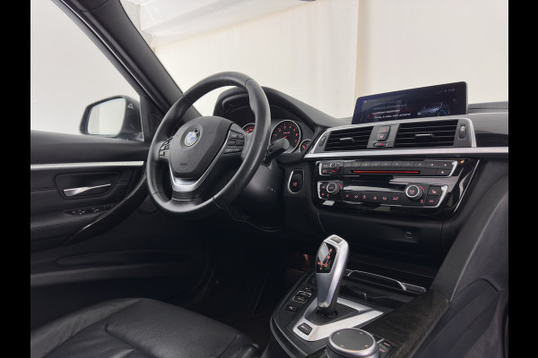BMW 3-serie 330e High Executive Luxury-Line (Plug-in) (INCL-BTW) Aut. *PANO |  LEATHER | FULL-LED | MEMORY-PACK | HARMAN/KARDON-AUDIO | BLINDSPOT | KEYLESS | CAMERA | NAVI-FULLMAP | DAB | PRIVACY-GLASS | ECC | HEAD-UP | PDC | 18''ALU*
