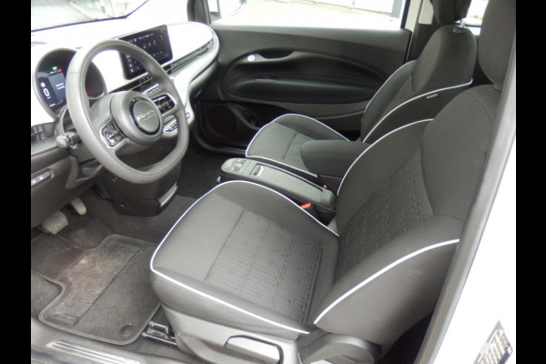 Fiat 500E cabrio I Camera I Park. sens. Icon 42 kWh