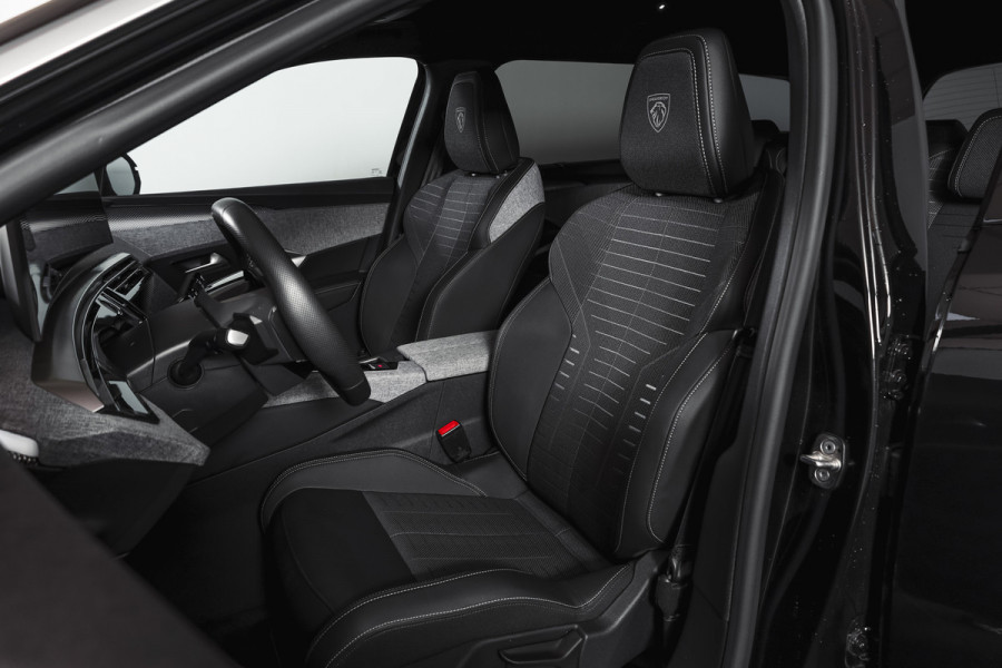 Peugeot 5008 1.2 Hybrid 145 GT 7p | Dig. Cockpit | Adapt. Cruise | Stoel-+Stuurverw. | PDC | 360 Camera | NAV + App. Connect | ECC | Elek. Klep | Afn. Trekhaak | LM 19" | 7548