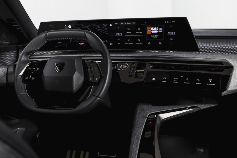 Peugeot 5008 1.2 Hybrid 145 GT 7p | Dig. Cockpit | Adapt. Cruise | Stoel-+Stuurverw. | PDC | 360 Camera | NAV + App. Connect | ECC | Elek. Klep | Afn. Trekhaak | LM 19" | 7548