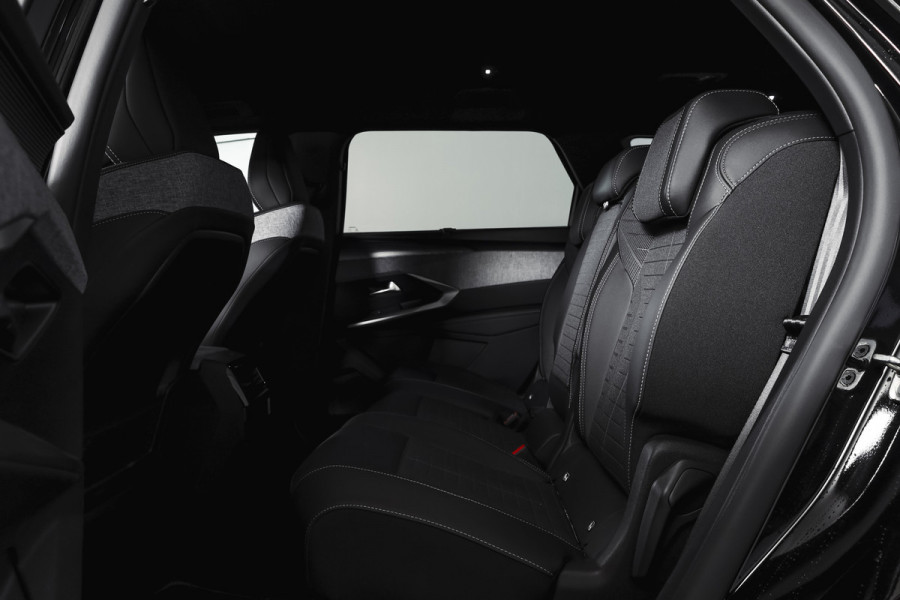 Peugeot 5008 1.2 Hybrid 145 GT 7p | Dig. Cockpit | Adapt. Cruise | Stoel-+Stuurverw. | PDC | 360 Camera | NAV + App. Connect | ECC | Elek. Klep | Afn. Trekhaak | LM 19" | 7548