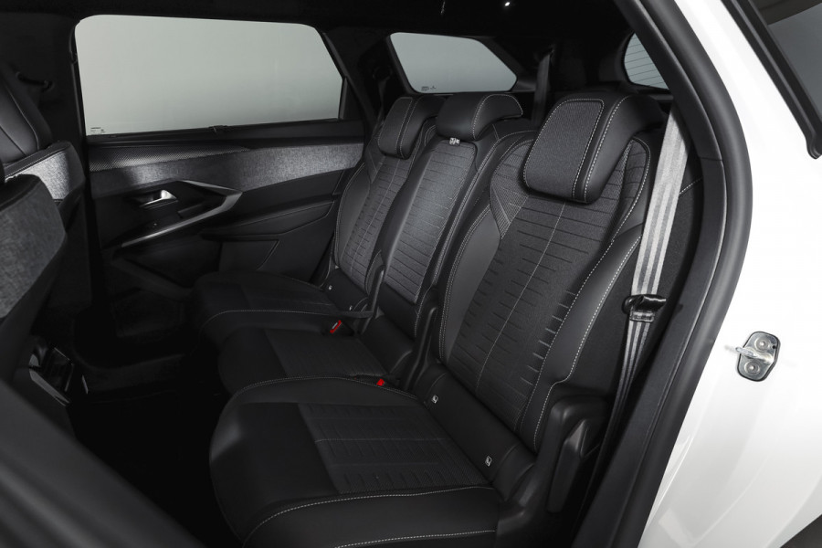 Peugeot 5008 1.2 Hybrid 136 Allure 7p 145PK | Dig. Cockpit | Adapt. Cruise | Stoel-+Stuurverw. | PDC | 360 Camera | NAV + App. Connect | ECC | Elek. Klep | LM 19" | 7733