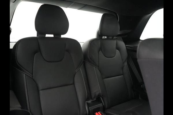 Volvo XC90 T8 Recharge AWD Plus Dark Long Range 7 Persoons PHEV 456pk Dealer O.H. | Trekhaak Af Fabriek | Panodak | Luchtvering | Adaptive Cruise | 360 Camera | Lederen Sportstoelen Memory & Verwarmd | Harman / Kardon | Keyless | Blis | Stuur Verwarmd | Apple Carplay | Plug In Hybrid |