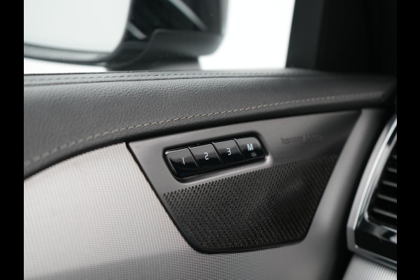Volvo XC90 T8 Recharge AWD Plus Dark Long Range 7 Persoons PHEV 456pk Dealer O.H. | Trekhaak Af Fabriek | Panodak | Luchtvering | Adaptive Cruise | 360 Camera | Lederen Sportstoelen Memory & Verwarmd | Harman / Kardon | Keyless | Blis | Stuur Verwarmd | Apple Carplay | Plug In Hybrid |