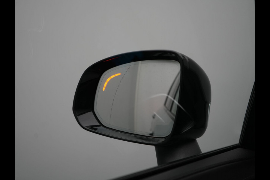 Volvo XC90 T8 Recharge AWD Plus Dark Long Range 7 Persoons PHEV 456pk Dealer O.H. | Trekhaak Af Fabriek | Panodak | Luchtvering | Adaptive Cruise | 360 Camera | Lederen Sportstoelen Memory & Verwarmd | Harman / Kardon | Keyless | Blis | Stuur Verwarmd | Apple Carplay | Plug In Hybrid |