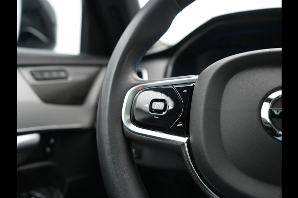 Volvo XC90 T8 Recharge AWD Plus Dark Long Range 7 Persoons PHEV 456pk Dealer O.H. | Trekhaak Af Fabriek | Panodak | Luchtvering | Adaptive Cruise | 360 Camera | Lederen Sportstoelen Memory & Verwarmd | Harman / Kardon | Keyless | Blis | Stuur Verwarmd | Apple Carplay | Plug In Hybrid |