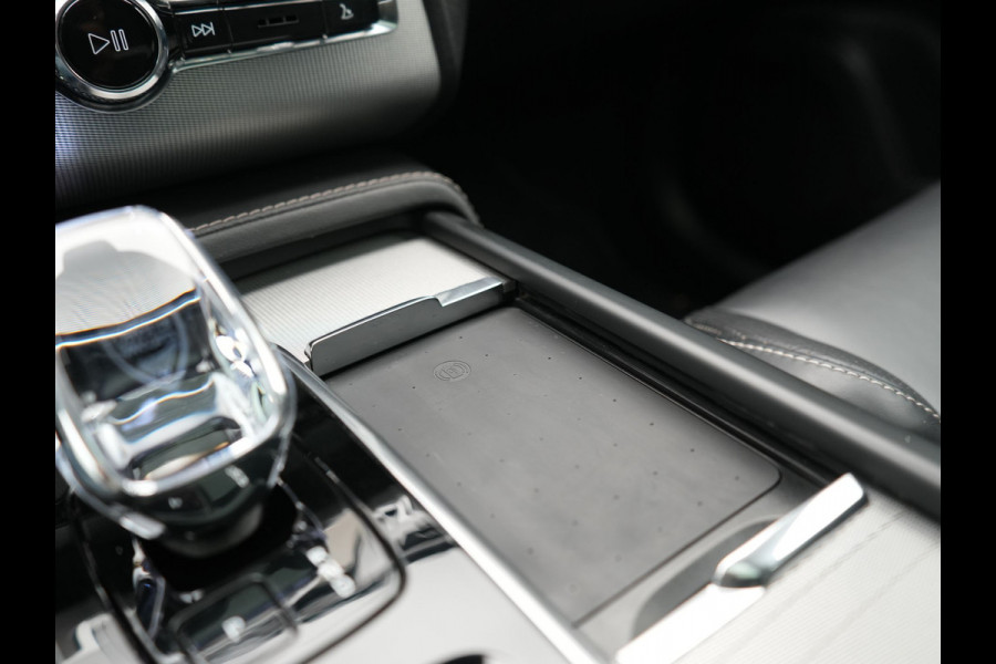 Volvo XC90 T8 Recharge AWD Plus Dark Long Range 7 Persoons PHEV 456pk Dealer O.H. | Trekhaak Af Fabriek | Panodak | Luchtvering | Adaptive Cruise | 360 Camera | Lederen Sportstoelen Memory & Verwarmd | Harman / Kardon | Keyless | Blis | Stuur Verwarmd | Apple Carplay | Plug In Hybrid |