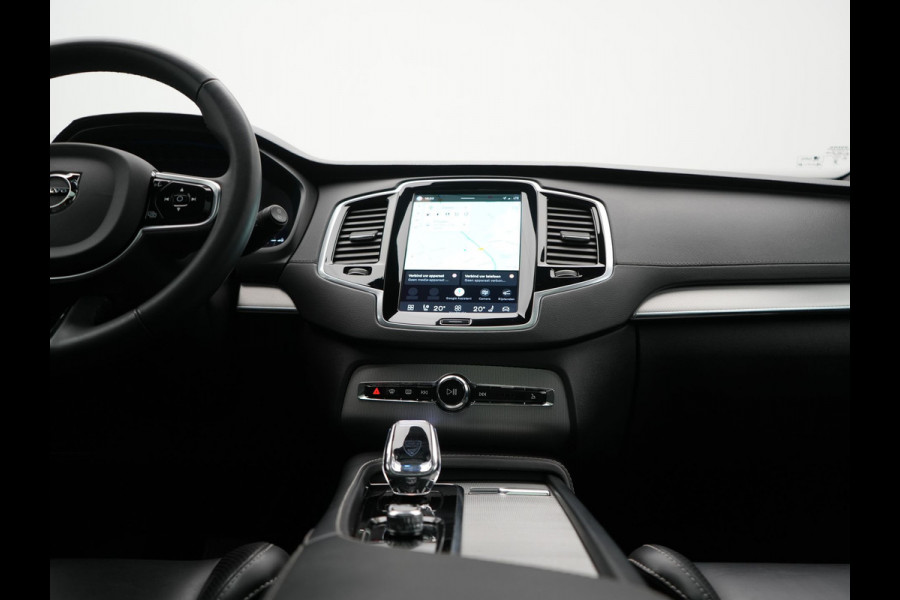 Volvo XC90 T8 Recharge AWD Plus Dark Long Range 7 Persoons PHEV 456pk Dealer O.H. | Trekhaak Af Fabriek | Panodak | Luchtvering | Adaptive Cruise | 360 Camera | Lederen Sportstoelen Memory & Verwarmd | Harman / Kardon | Keyless | Blis | Stuur Verwarmd | Apple Carplay | Plug In Hybrid |