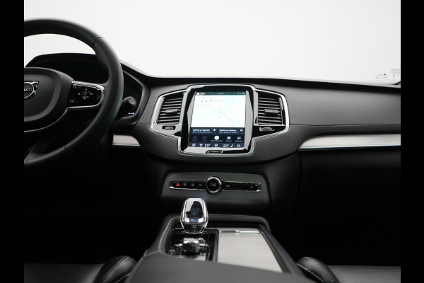 Volvo XC90 T8 Recharge AWD Plus Dark Long Range 7 Persoons PHEV 456pk Dealer O.H. | Trekhaak Af Fabriek | Panodak | Luchtvering | Adaptive Cruise | 360 Camera | Lederen Sportstoelen Memory & Verwarmd | Harman / Kardon | Keyless | Blis | Stuur Verwarmd | Apple Carplay | Plug In Hybrid |