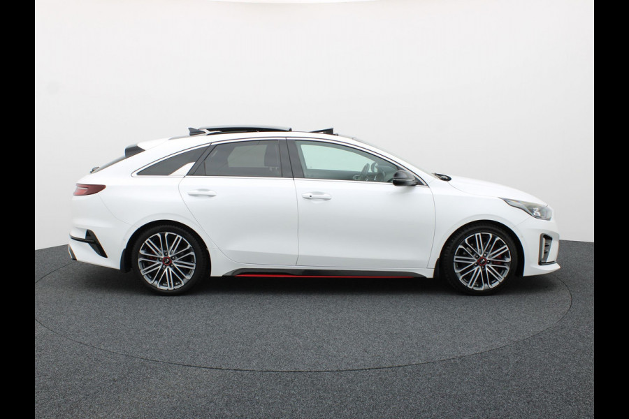 Kia ProCeed 1.6 T-GDI GT | Pano | Trekhaak afn. | Apple Carplay / Android | Memory Seats | Camera | Prijs Rijklaar!!
