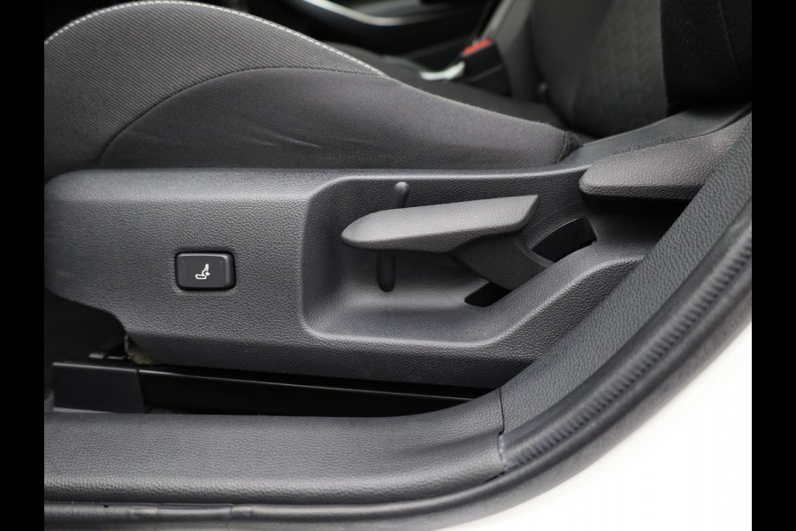 Toyota Corolla Touring Sports 2.0 Hybrid Dynamic | Apple Carplay / Android | Elek. Klep | Stoelverwarming | Prijs Rijklaar !!