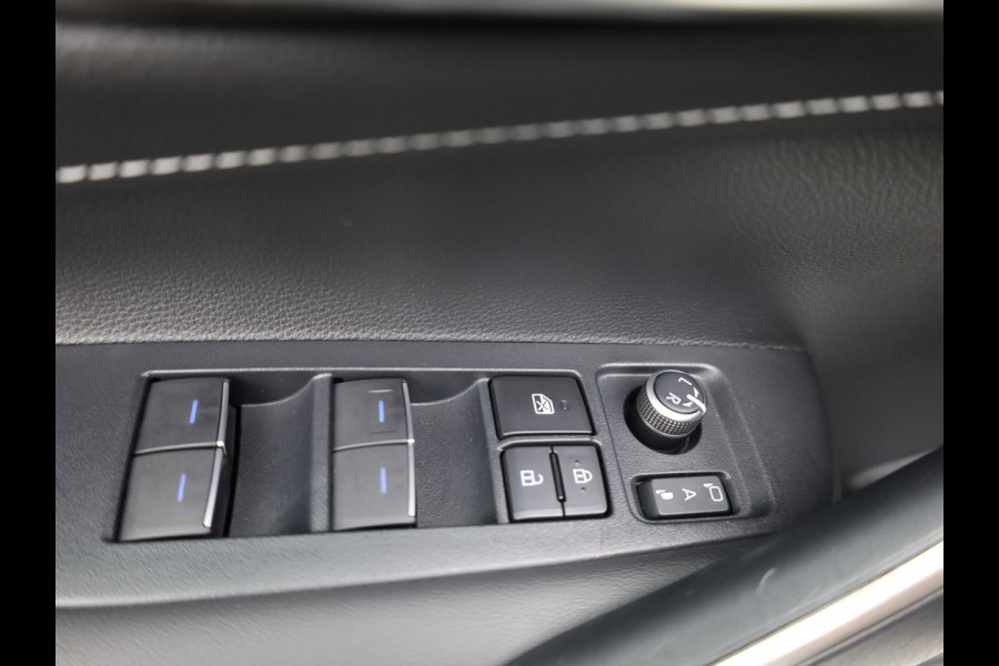Toyota Corolla Touring Sports 2.0 Hybrid Dynamic | Apple Carplay / Android | Elek. Klep | Stoelverwarming | Prijs Rijklaar !!
