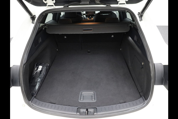 Toyota Corolla Touring Sports 2.0 Hybrid Dynamic | Apple Carplay / Android | Elek. Klep | Stoelverwarming | Prijs Rijklaar !!