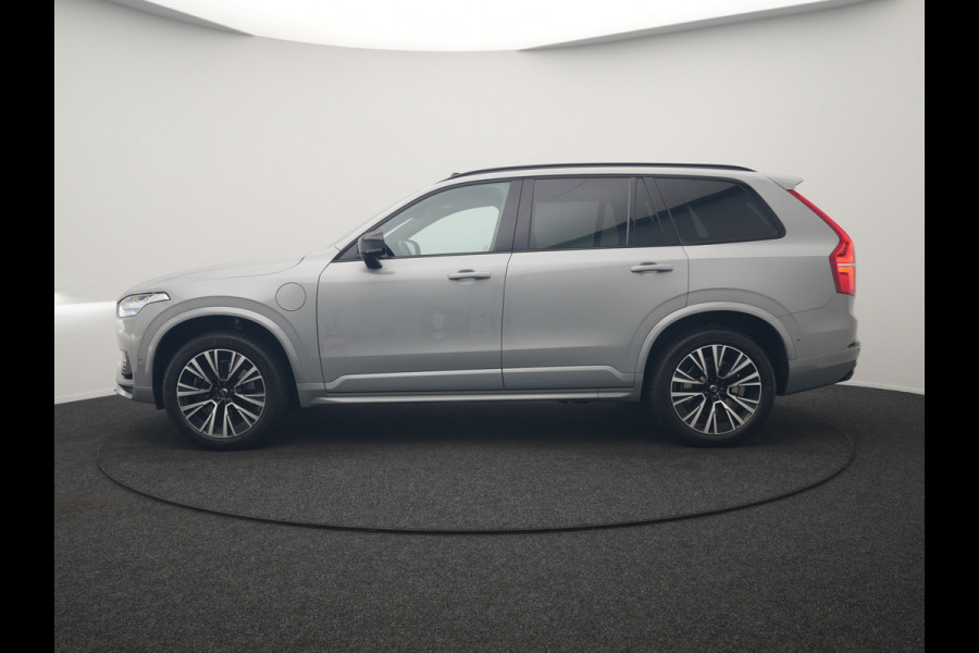 Volvo XC90 T8 Recharge AWD Plus Dark Long Range 7 Persoons PHEV 456pk Dealer O.H. | Trekhaak Af Fabriek | Panodak | Luchtvering | Adaptive Cruise | 360 Camera | Lederen Sportstoelen Memory & Verwarmd | Harman / Kardon | Keyless | Blis | Stuur Verwarmd | Apple Carplay | Plug In Hybrid |