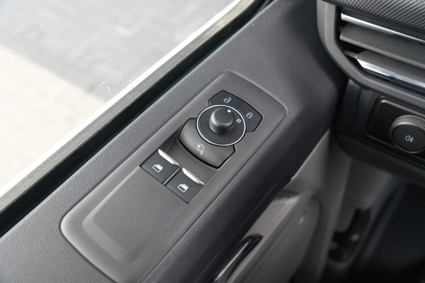 Ford E-Transit Custom 320 L1H1 Limited 71 kWh 218pk - Carplay - Camera - Stoel-stuurverwarming - Rijklaar