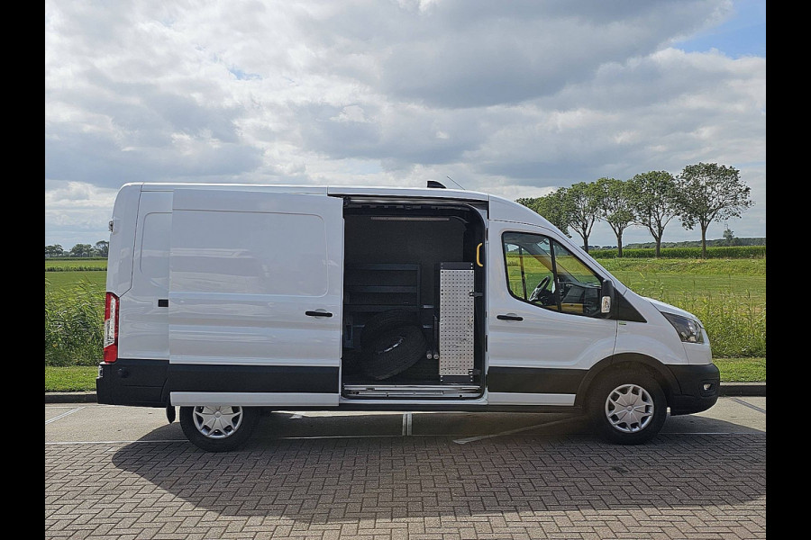 Ford Transit 310 2.0 TDCI L3H2 Trend Cruise Control, Airco, Pdc, Camera, Lane-assist, Stoelverwarming, Euro6 131 PK!