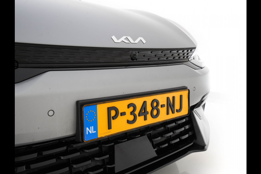 Kia Ev6 GT-Line AWD 77.4 kWh [3-Fase-11kW] (INCL-BTW) Aut. *PANO | HEAD-UP | LEATHER-ALCANTARA | ADAPTIVE-CRUISE | DIGI-COCKPIT | MERIDIAN-AUDIO | MEMORYPACK | FULL-LED | KEYLESS | TOPVIEW | DAB | BLINDSPOT | NAVI-FULLMAP | 20''ALU |