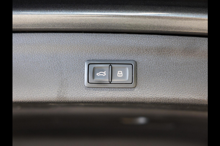 Audi Q3 45 TFSI e S-Line edition / 245pk / Panorama dak / Achteruitrij camera / Keyless / Sfeerverlichting /
