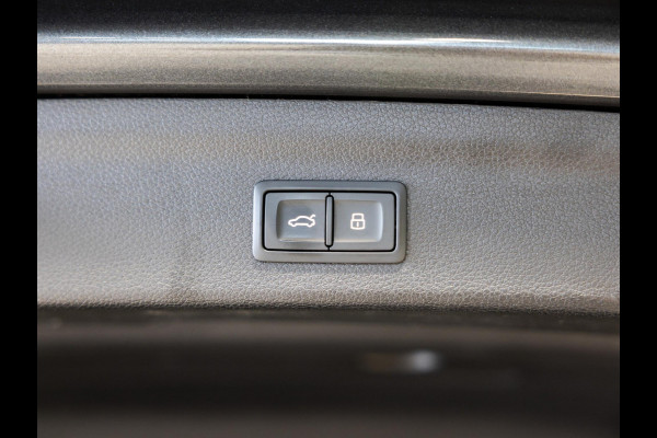 Audi Q3 45 TFSI e S-Line edition / 245pk / Panorama dak / Achteruitrij camera / Keyless / Sfeerverlichting /