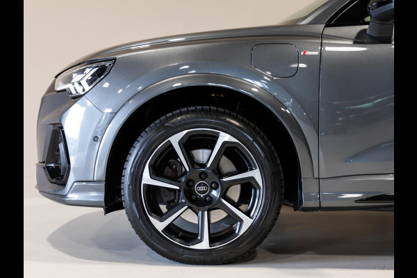 Audi Q3 45 TFSI e S-Line edition / 245pk / Panorama dak / Achteruitrij camera / Keyless / Sfeerverlichting /