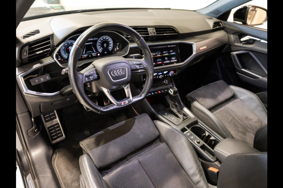 Audi Q3 45 TFSI e S-Line edition / 245pk / Panorama dak / Achteruitrij camera / Keyless / Sfeerverlichting /