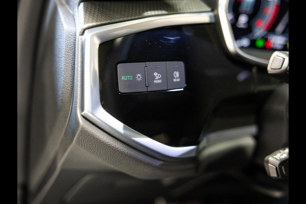 Audi Q3 45 TFSI e S-Line edition / 245pk / Panorama dak / Achteruitrij camera / Keyless / Sfeerverlichting /