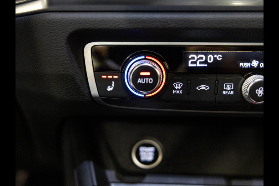 Audi Q3 45 TFSI e S-Line edition / 245pk / Panorama dak / Achteruitrij camera / Keyless / Sfeerverlichting /