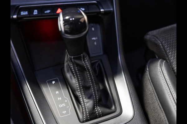 Audi Q3 45 TFSI e S-Line edition / 245pk / Panorama dak / Achteruitrij camera / Keyless / Sfeerverlichting /