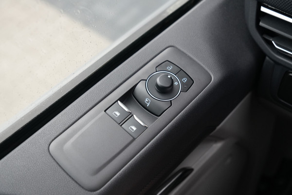 Ford E-Transit Custom 320 L1H1 Limited 71 kWh 218pk - 2x Schuifdeur - Trekhaak - ProPower - Camera - Carplay - Rijklaar