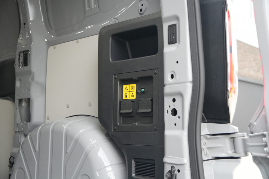 Ford E-Transit Custom 320 L1H1 Limited 71 kWh 218pk - 2x Schuifdeur - Trekhaak - ProPower - Camera - Carplay - Rijklaar