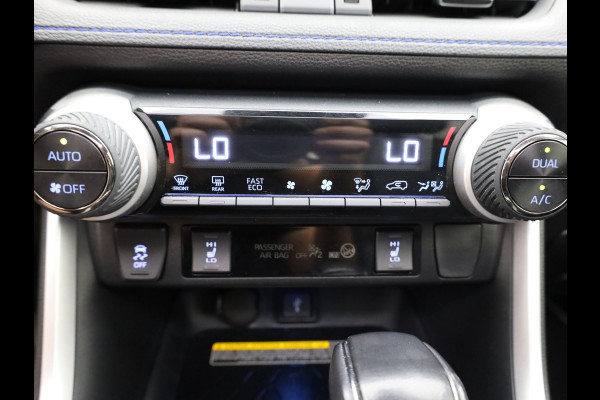 Toyota RAV4 2.5 Hybrid Bi-Tone | NL Auto | Panodak | Elek. Stoelen | 360 Camera | Apple Carplay/ Android | Bi-Tone | Prijs Rijklaar !!