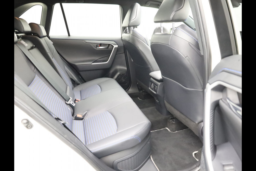 Toyota RAV4 2.5 Hybrid Bi-Tone | NL Auto | Panodak | Elek. Stoelen | 360 Camera | Apple Carplay/ Android | Bi-Tone | Prijs Rijklaar !!