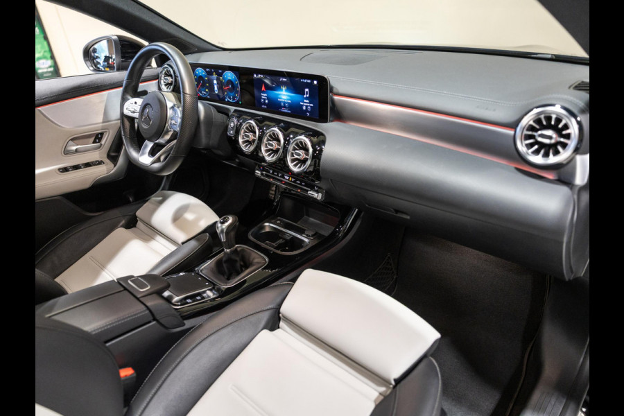 Mercedes-Benz CLA-Klasse 180 AMG Line Premium Plus / 136pk / Panorama dak / Stoelverwarming / Leder /