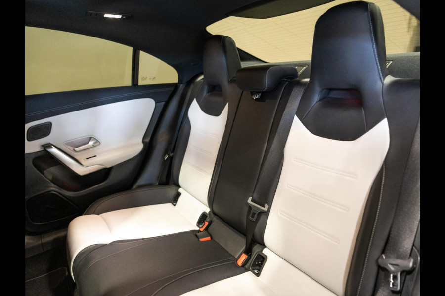 Mercedes-Benz CLA-Klasse 180 AMG Line Premium Plus / 136pk / Panorama dak / Stoelverwarming / Leder /