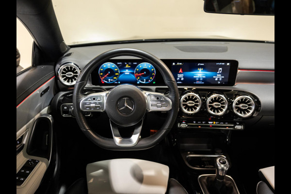 Mercedes-Benz CLA-Klasse 180 AMG Line Premium Plus / 136pk / Panorama dak / Stoelverwarming / Leder /