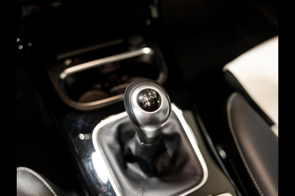 Mercedes-Benz CLA-Klasse 180 AMG Line Premium Plus / 136pk / Panorama dak / Stoelverwarming / Leder /