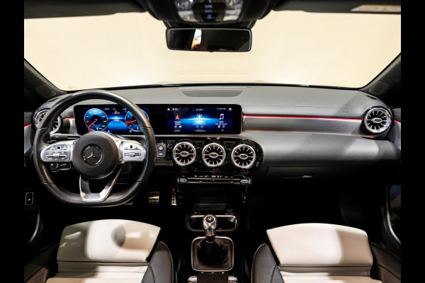 Mercedes-Benz CLA-Klasse 180 AMG Line Premium Plus / 136pk / Panorama dak / Stoelverwarming / Leder /