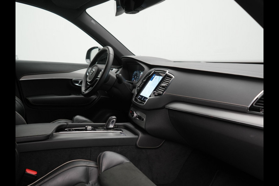 Volvo XC90 T8 Recharge AWD R-Design 7 Persoons LONG RANGE PHEV 455pk Dealer O.H. | Adaptive Cruise | 360 Camera | Lederen Sportstoelen Memory & Verwarmd | Apple Carplay | Stuur Verwarmd | Keyless | Blis | Navigatie | DAB | Virtual | Plug In Hybrid |